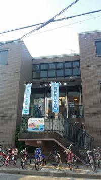 山本文化会館2階が教室です。自転車置き場もあります。