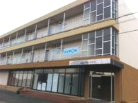 教室外観。建物の2階に教室があります。
