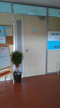 教室は3Fです。駐車場もあります。