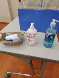 入室時アルコール消毒・検温を徹底しております。