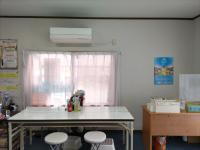 お母さまと話しをしている間、教具などで遊んでお待ちいただけます。