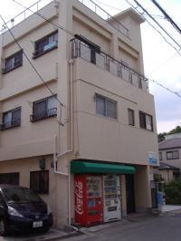 ここの　三階です。
