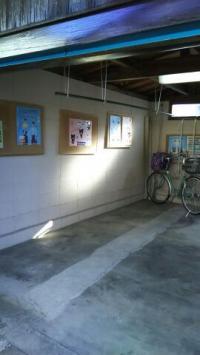 日岡駅から徒歩２分。自転車、ベビーカー置き場です。<br />
駐車場も3台余裕です。