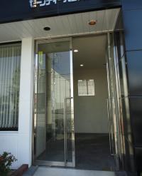 教室はビルの4階にあります。