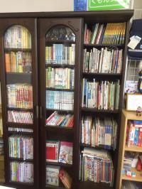 たくさん本もあります。貸出も行っています♪