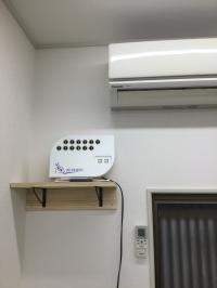 空気清浄機やイオン効果のある医療用物質生成期を用意しています。