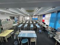 広い教室で、ゆったりのびのびお話しできます。