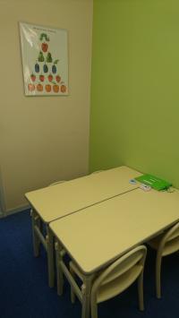 幼児が楽しく学習できる机もご準備♪