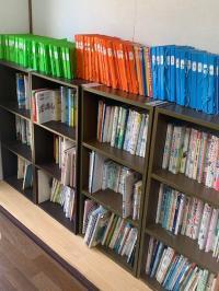 絵本もたくさんあります。手にとってご覧ください。