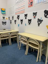 幼児席にもパーテーションを設置していますので、対面学習も安心です。