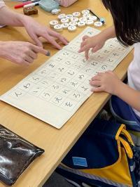 様々な教材や教具で楽しく学習しています。