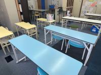 広々とした明るい教室です。幼児席、低学年席など足のつく適したお席があります。