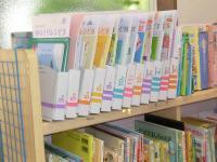 この箱の中に、親子で遊ぶ絵本、ＣＤ、レシピが詰まっています。