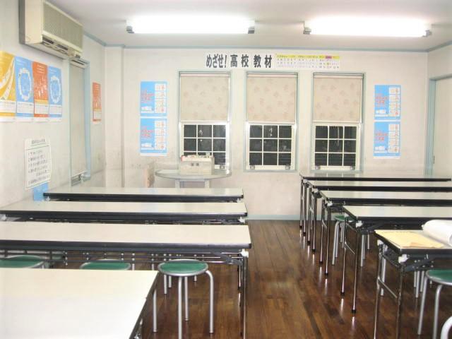 明るく広い教室です。スクール形式で集中できます。