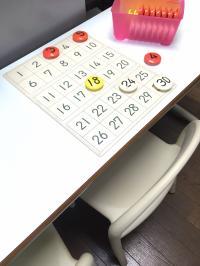 お子さん専用の机・イスも完備しています。