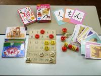 読み聞かせや教具の使い方もアドバイスします。