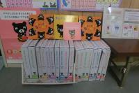 ベビークモンの見本を手に取って見て頂けます。