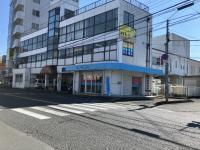 教室は、名倉交差点と名古曽交差点の中間、押しボタン信号が目印です。