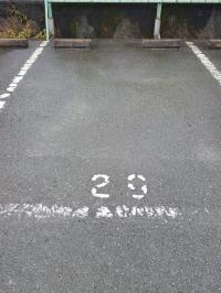 駐車場ご案内します。エレベーターもありベビーカーでも安心！