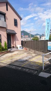 こちらのスペースに駐車・駐輪をよろしくお願いいたします。