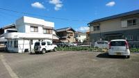 ６台分の駐車場があります。<br />
送迎にお使いいただけます。