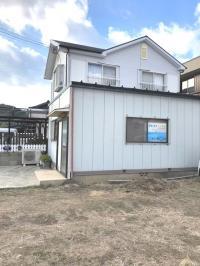 教室前には駐輪・駐車スペースがあります。<br />
公文の看板が目印です。
