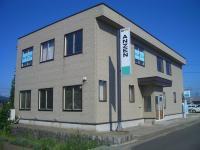 建物北側に駐車場があります。