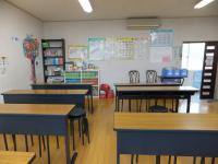 教室はＪＲ花泉駅から袋通りへ徒歩３分。広く落ち着いた空間です