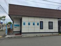 駐車場は又隣にあります。黄色いコーンが目印です。3～4台停められます