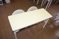 幼児さん専用の机・椅子も用意してます。