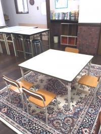 こちらの机で実施します。お気軽にお越しください。