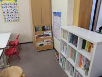 幼児席近くにはすぐに絵本があります。お待ちしています！