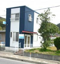 駐車場完備。「公園墓地入口」バス停のそばです。