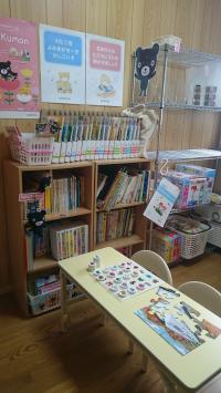 待合室で楽しく絵本を読んだり歌を歌ったり♪教具もあります☆