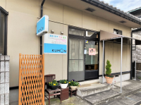 玄関では、くろくまくんの看板もお出迎え(*^。^*)