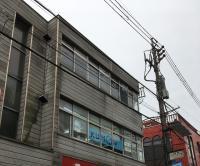 東武練馬駅から徒歩３分、旧川越街道沿いのビルの２階です。