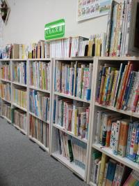 充実した図書コーナー♪、絵本大好きのベビーが育っています。