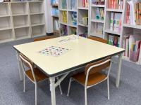 ジグソーパズル、数字盤、漢字盤、クレヨンなど色々な教具をご自由にお試しください。