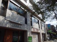 階段を上がり2階。ベビーカーは1階にも2階にも置けます。