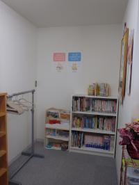 パズルなどで遊べます。パズル・絵本は貸し出ししています。