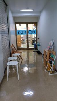 2階廊下にベビーカーが置けます。