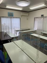 明るい教室です。どの生徒さんも安心して学習に集中できる環境です。