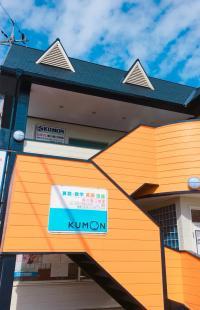 中部小の近くにあります。<br />
教室は2階です!