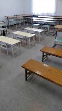 乳幼児さん向けの椅子・机を用意しています。