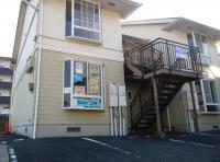 外から見た教室です。駐車場もあります。