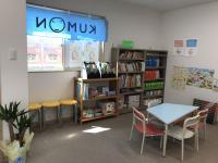 絵本を読んだり、公文の知育玩具で遊んだりする事ができます(^▽^)/