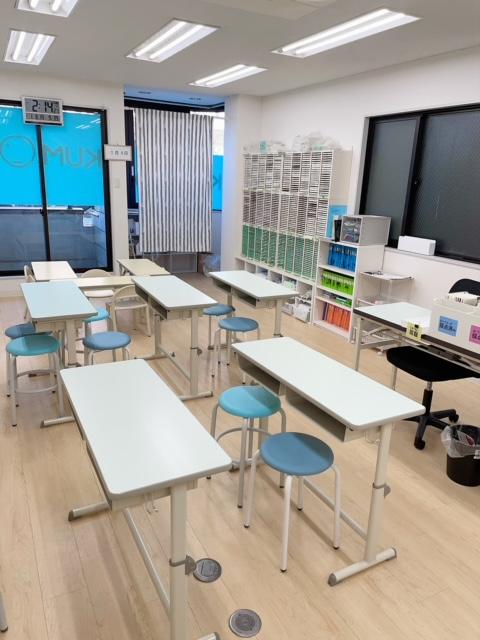 清潔で明るい教室です。落ち着いて学習できます。