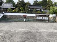 駐車スペースは観音寺さんの駐車場（池の前）になります。
