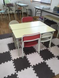 幼児用の机やいすもご用意しています。