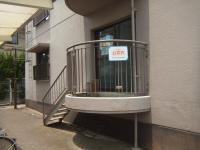 教室の入り口です。こちらの階段から入ります。